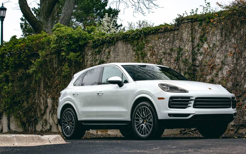 Comparison Porsche Cayenne S 2019 vs Porsche Cayenne GTS 2021